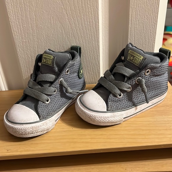 Gray and White Converse -like new. - Picture 2 of 8